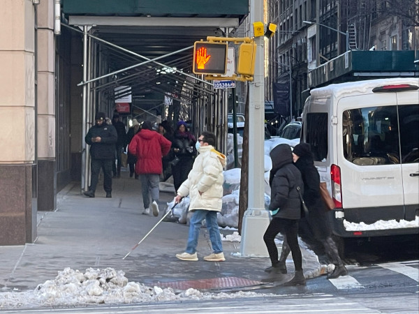 A visually impaired pedestrian reached the other side of the crossing thanks to aBeacon fixed on the accessible pedestrian signals pole